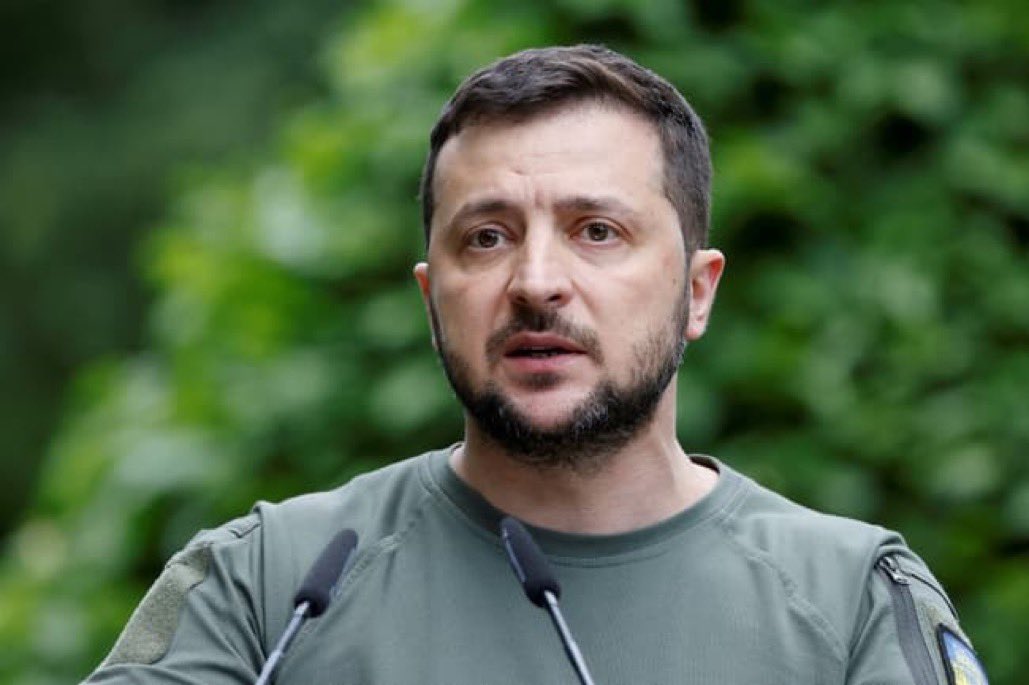 Mr_Feu_'s tweet photo. Ukraine: Volodymyr Zelensky réclame désormais les armes d’or du SPINJITZU https://t.co/qlGxeQDh5m