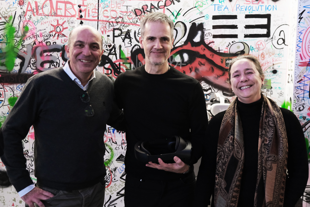 YOU_MEDIA's tweet photo. Ayer visitó #YOUmedia @ferrero_ignacio, Decano de la Facultad de Económicas y Empresariales de @unav, y @marietabeun, profesora de la universidad.
Con ellos, exploramos las posibilidades que brinda el #metaverso y la #web3 al mundo de la #enseñanza.
#ThinkPunk #Dsign 🤘🖤 https://t.co/Is26AUNNXn