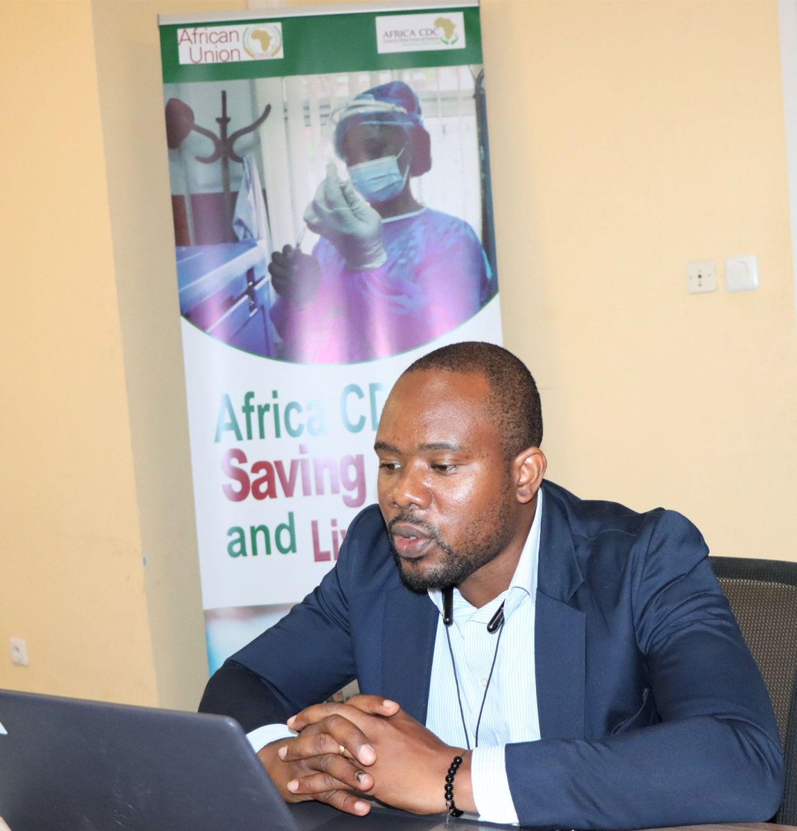ghsscm's tweet photo. #GHSS Provides Professional Guidance to Staff for Effective implementation of the #SLL Initiative in #Cameroon.
Read more here 👇🏽
https://t.co/zVfv4cEniY
@AfricaCDC
@MastercardFdn #VaccinCov19 #SavingLives #SavingLivelihoods #AfricaResponds #GHSS https://t.co/77vuuSugs4