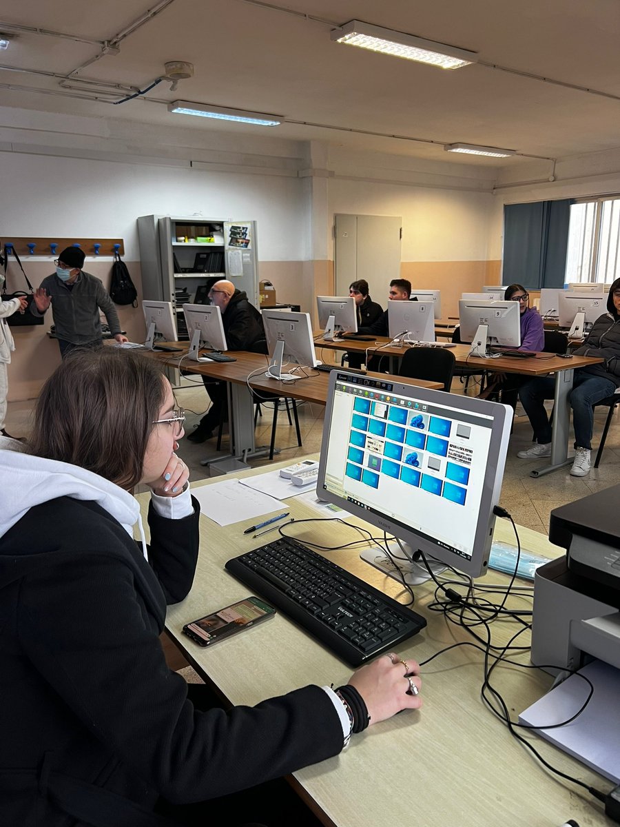 YCS_4Ds's tweet photo. 📊…WORK, WORK, WORK…📊
YCS a lavoro per analizzare i dati

#asoc2223  #ascuoladiopencoesione #abbandonoscuola 
#scuola
#regionecampania #comunediaversa #giovanirisorseperaversa  #europedirectcaserta #istatcampania https://t.co/TQVTiMHXRW