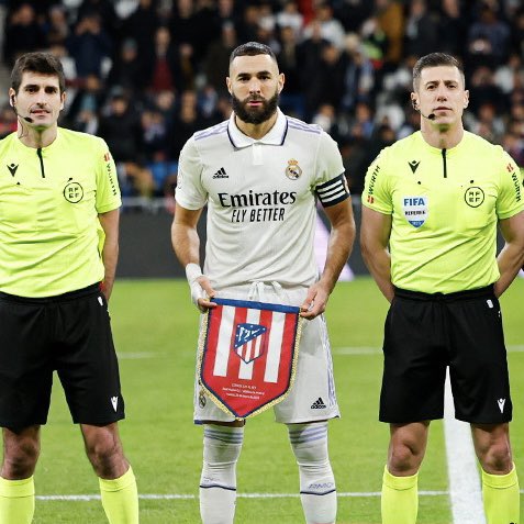 VibesFoot's tweet photo. Humilité. @Benzema https://t.co/UoI9V3qxMm