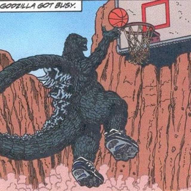 DatosPeliculas's tweet photo. En Godzilla vs. Kong, Godzilla derrota al simio gigante siendo un mejor jugador de baloncesto. Su habilidad y maestría simplemente fueron demasiado para King Kong. https://t.co/MAouuwfwng