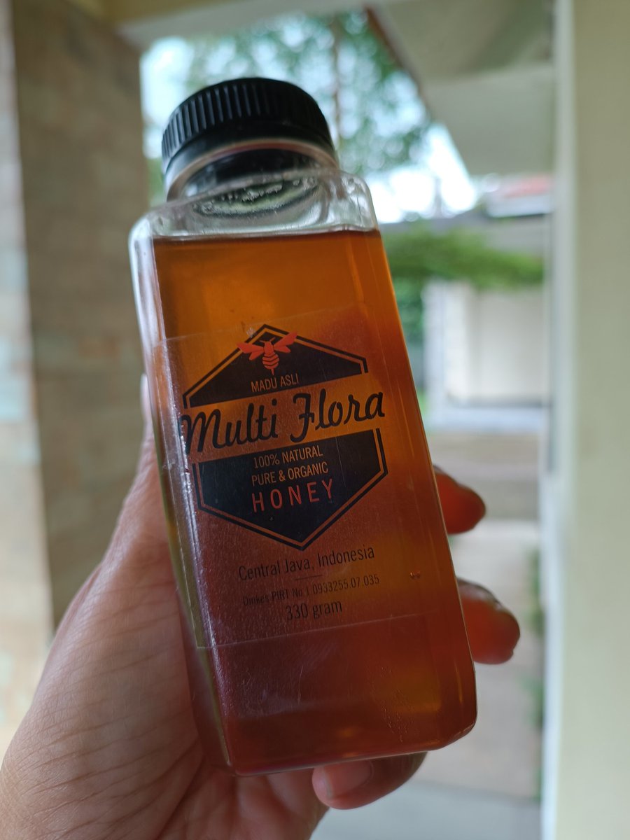 jacintha_box's tweet photo. @txtdrMagelang warga emjiel π okelah kalo begitu... Yuk lhur yg mo nge stok madu di musim hujan gini buat anget2 bikin wedang jahe madu sere, atau utk jaga amunisi vitamin pake madu murni #madumultiflora aja. Mulai 50rb - 160rb, kemasan 300gr, 1/2 kg & 1 kg. Sedia harga reseller, DM aja https://t.co/2zQuF5OHje