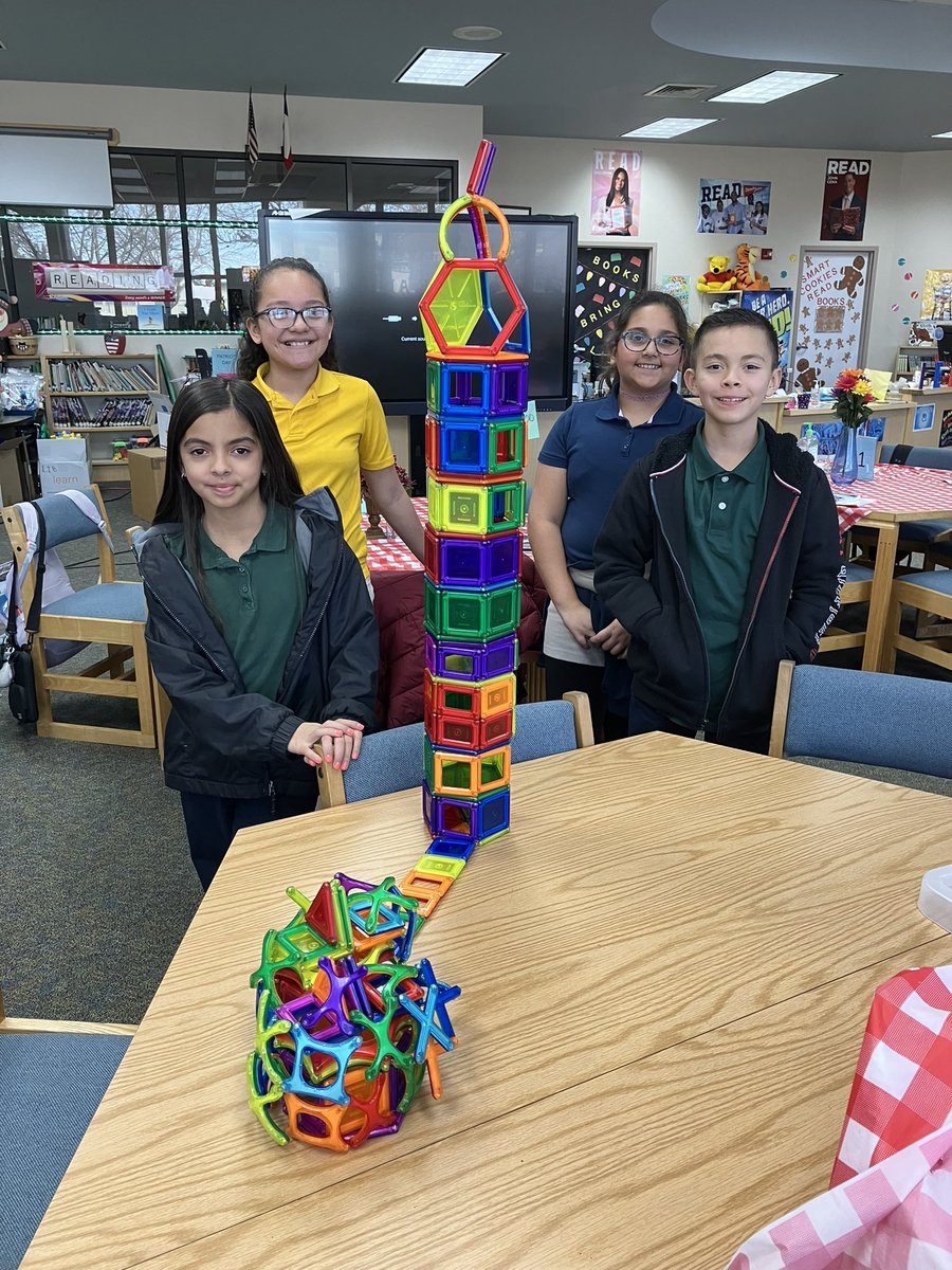EDGESlib's tweet photo. Creative Club’s Collaboration! #teamwork #creativeminds #tallstructure @EdgemereSchool @YsletaISD @YISDLibServices @Gmaria1G @catherinedoc12 @BrendaChR1 @_IreneAhumada @CoachArmendariz @ness_wonder https://t.co/oCSPPFwDHX