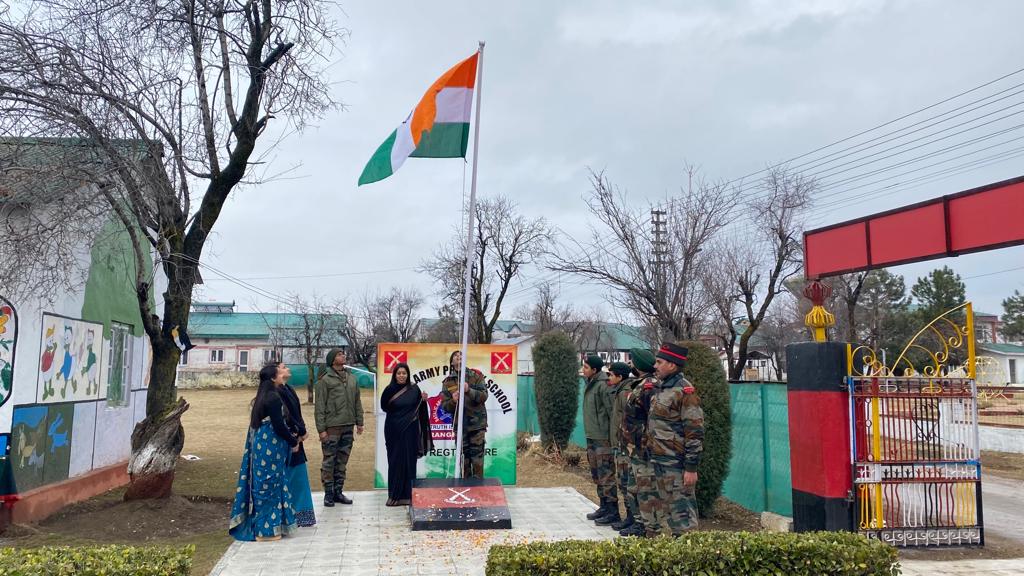 RisingKashmir's tweet image. #RepublicDay celebrated at #JAKLI #Regimental #centre

@adgpi @ChinarcorpsIA

risingkashmir.com/r-day-celebrat…