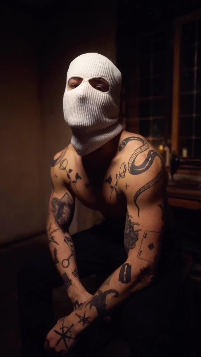 ⸻❝No subestimes el encanto
ㅤㅤㅤde la oscuridad.⧽•
ㅤ