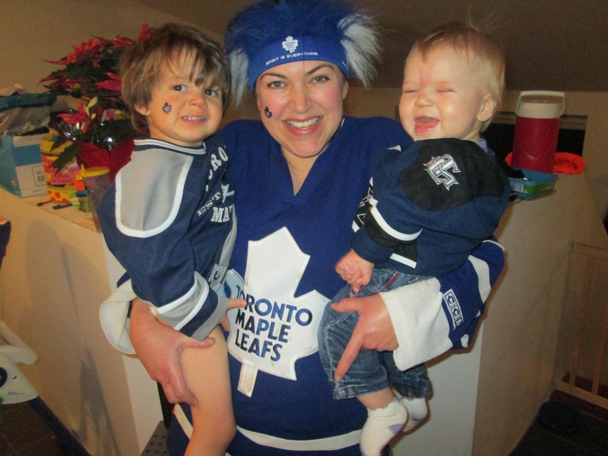 MarsdenTweets's tweet photo. @TheFordFANatic @FordCanada #ThrowbackThursday to when my kids were babies. Leafs fans since birth 💙 @TheFordFANatic Next free skate is with the whole fam! https://t.co/BX3hihY9QL