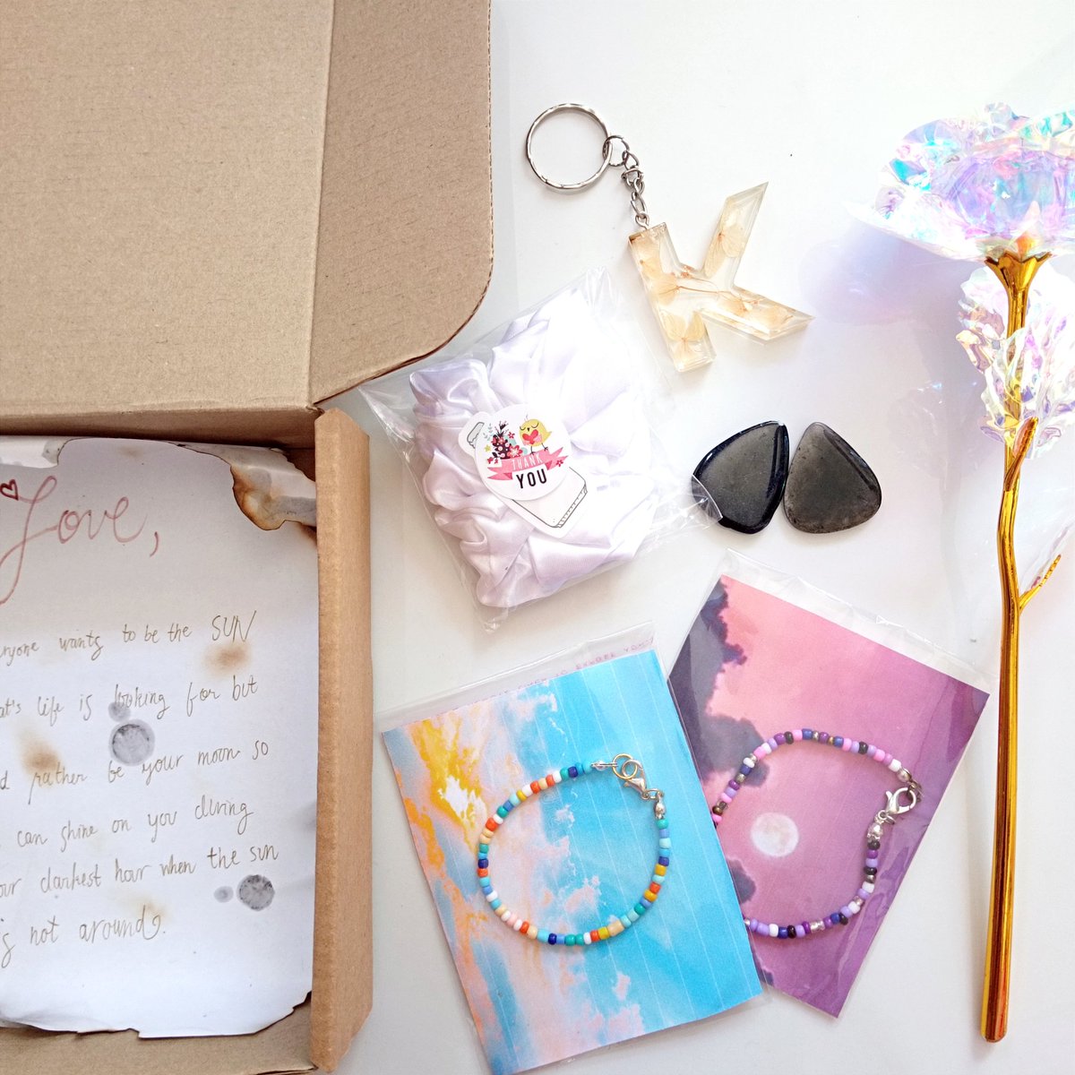 AMNLCrafts's tweet photo. AVAIL SET 3 FOR P285 ONLY! 🖤
- Couple beaded bracelet 
- Resin guitar picks
- Resin letter keychain
- Handmade letter  
- Rose flower (glow in the dark)
- Scrunchie from CC jewelry
Ali namo, pamalit namo! <3 (STOCKS ARE LIMITED)
#AMNLCrafts #smallbusiness #giftideas #giftbundle https://t.co/jBonSITFBs