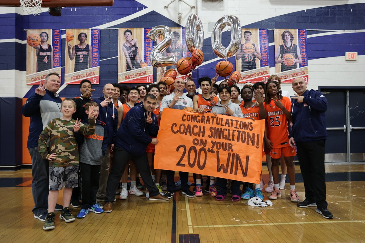 Congratulations to Coach Singleton on his 200th career win!!! 🐴🏀🎉👏 

#BEST #ERHS #BoysBasketball #HighSchool @ERHSOfficial @erhs_basketball @Inland_Sports