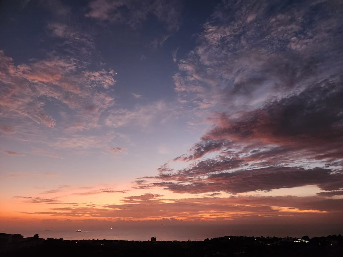 Beautiful sunrise over a load-shedded Durban this morning 💜