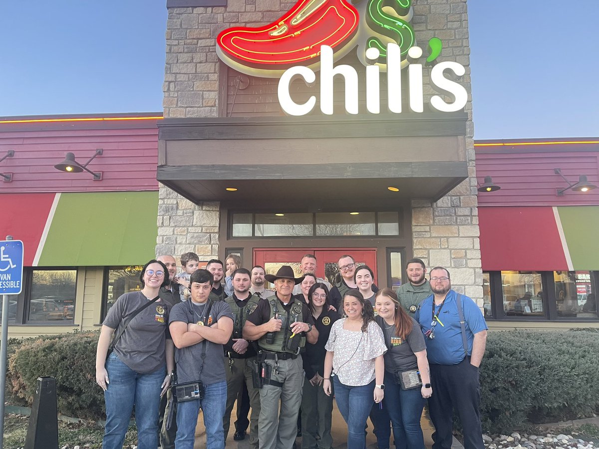 Had an absolute blast working with the Bryan County Sheriff Department! You guys did an amazing job playing restaurant! This crew helped raise almost $800 in 3 hours for the Oklahoma Special Olympics! Thanks for all you guys do! #chilislove @leon_copeland <a href="/_lindseybrunson/">linds</a>