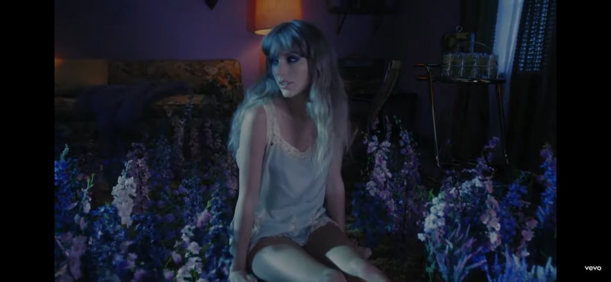 LaPuercaylor's tweet photo. TAYLOR SWIFT THE WOMAN THAT YOU ARE 

#LavenderHazeMusicVideo https://t.co/pdPBqvYNxK