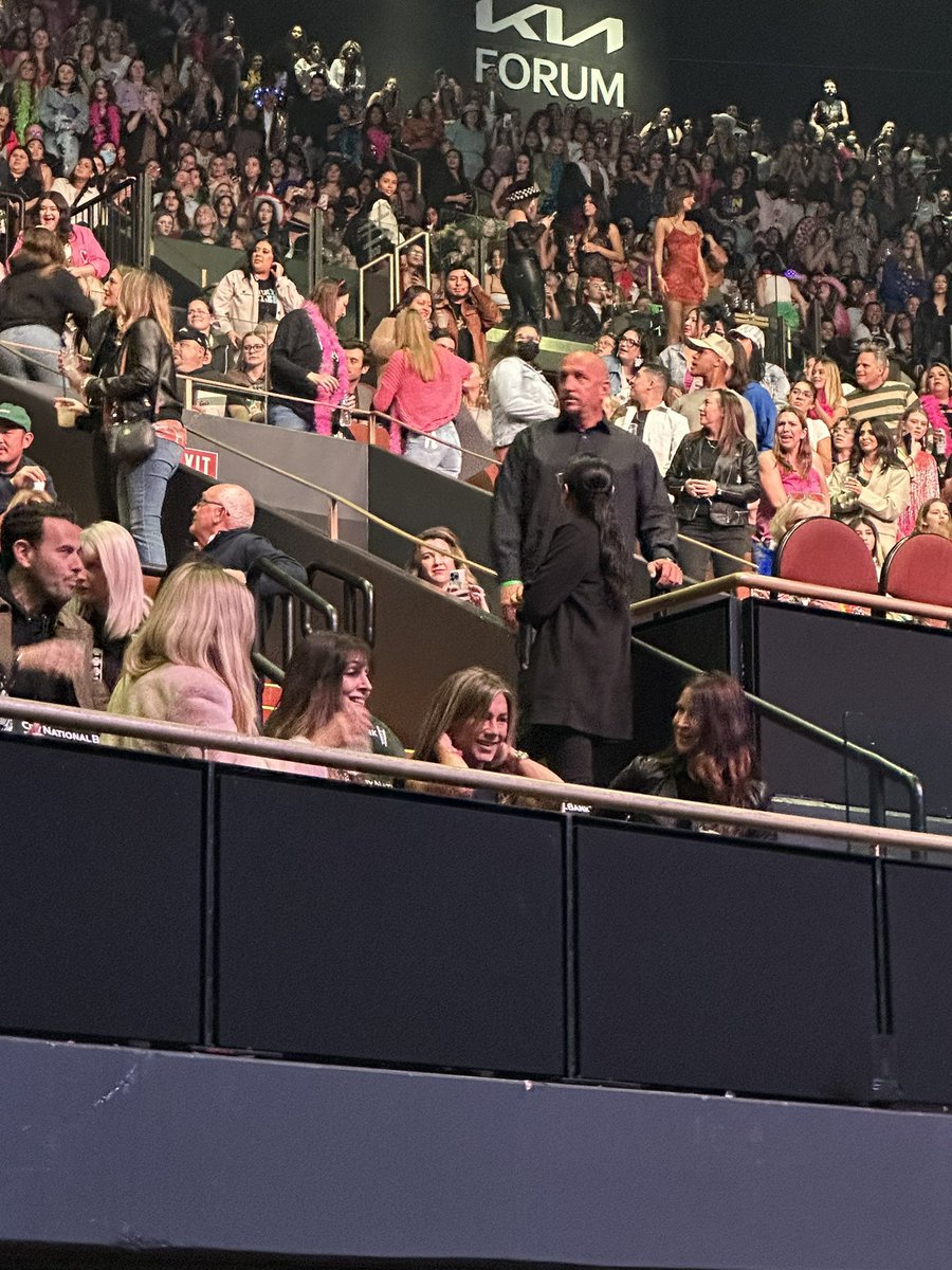 hsdaily's tweet photo. Jennifer Aniston is attending  #LoveOnTourLA tonight! - January 26 (via @GRAPEJUICEB00BS) https://t.co/OdDuSN7cXL