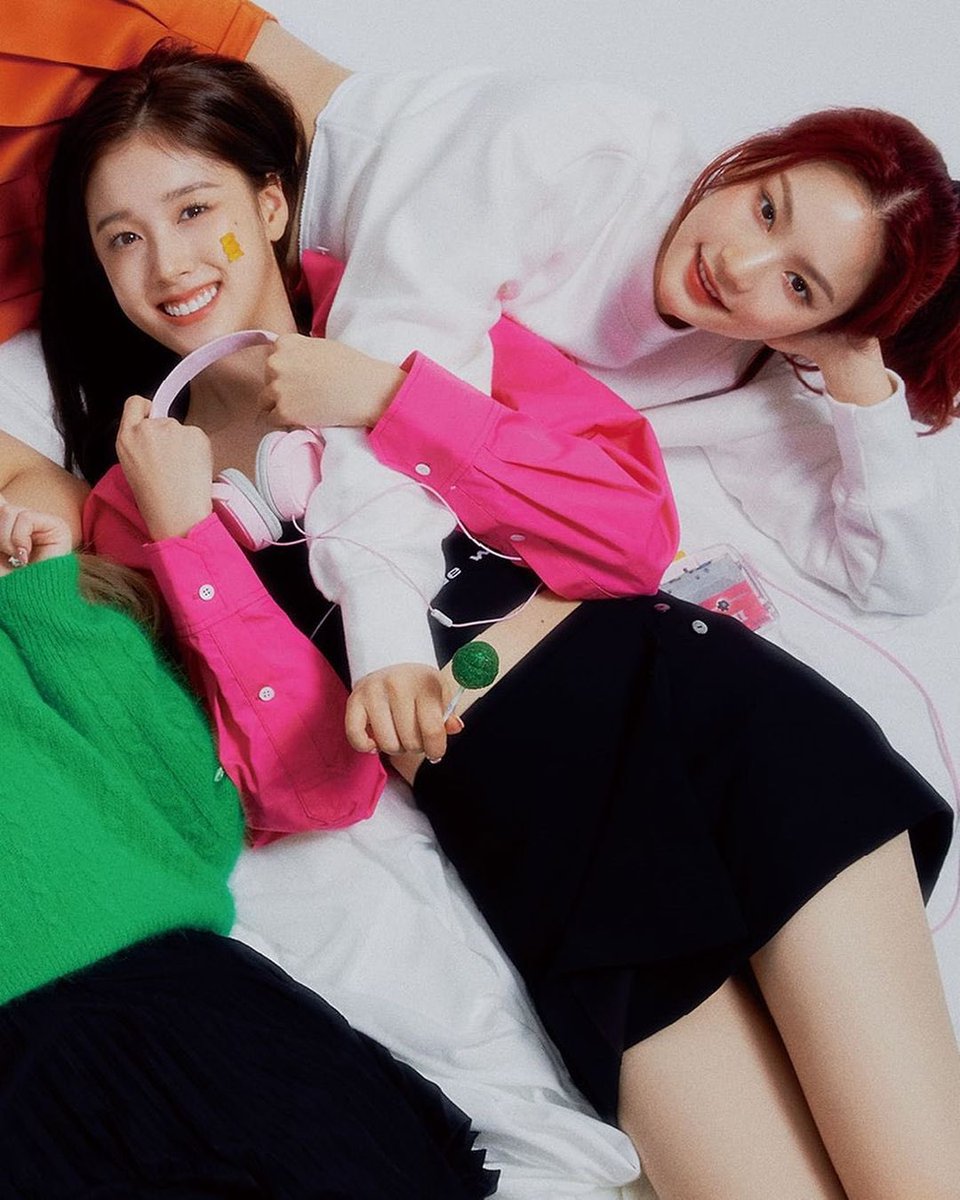 stayc x singles magazine february 2023