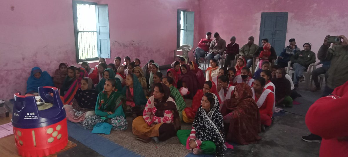 ioclpunjab's tweet photo. #SafetyClinic on #LPG by Pradeep Gas,at Anjoli,Sirmaur under IDO Shimla @ioclpunjab
Customers briefed about Safe kitchen practices, ideal installation, PDC, emergency helpline, general safety, #Compositecylinder #Chhotu etc.
@DirMktg_iocl 
@IndianOilcl 
#Lpgsafety https://t.co/huvlrj9YqL