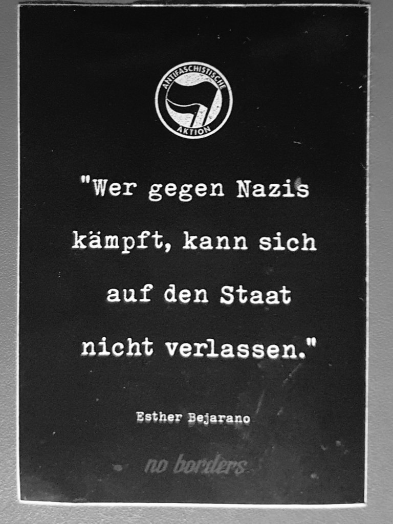 dermagle's tweet photo. Moin ihr Lieben
🖤❤️
#GoodMorningLeftSide

Am 27.1.1945 wurde das Vernichtungslager Auschwitz-Birkenau durch die Rote Armee befreit.

In Gedenken an die Opfer des Holocaust &amp; Nationalsozialismus!

🕯 https://t.co/mzVa8AWeXq