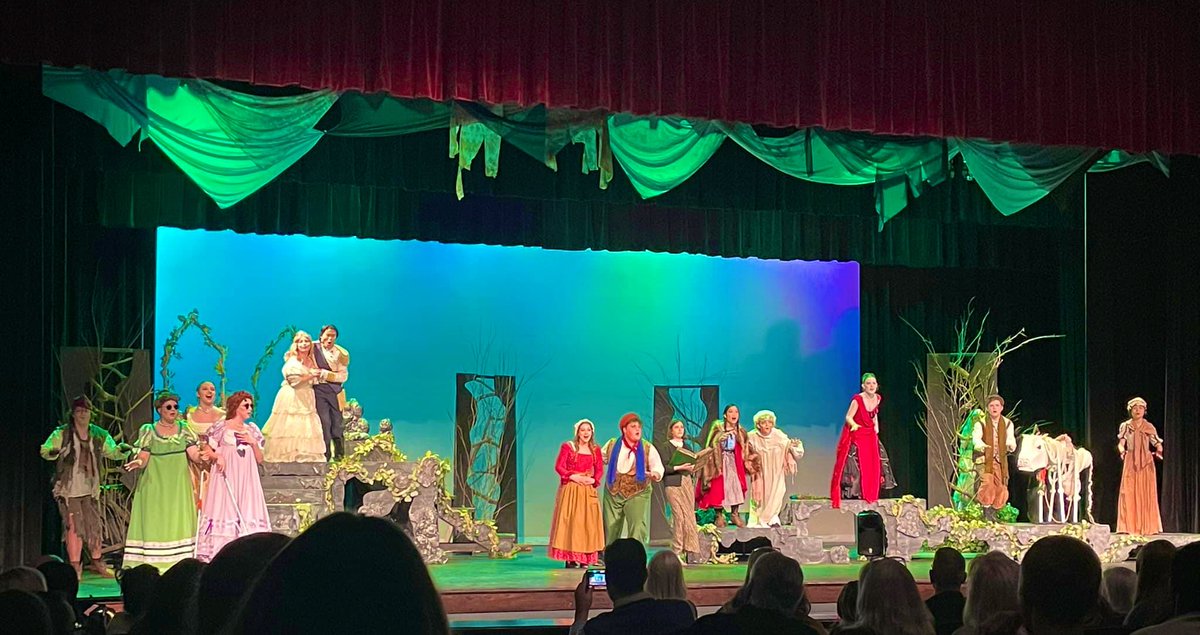 GETtheHand's tweet image. Excellent job on a GIANT opening night @TravisTheatre 

Catch the show Friday &amp;amp; Saturday (7pm @travis high school) we promise it’ll be a ball 🎭🥖🐮🫘👰‍♀️🤴🏻👶🏼🧙🏼🌽