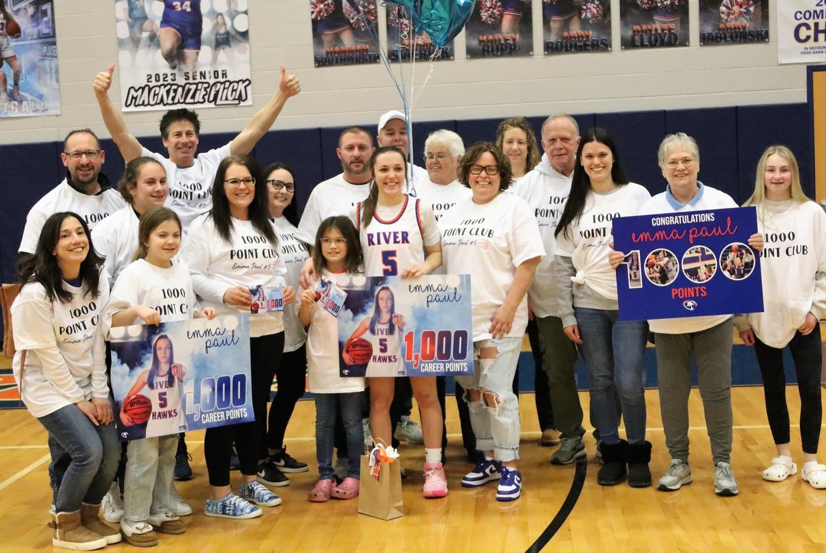 Emma doing her thing and her people there to support her…you make me so proud. Congrats baby girl on yr 1000th point. Keep doing yr thing!💙🧡💙.                @AHS_ladyballers @WPABruinsAAU @BruinsAAU2020 @WPaBruins2019 @emmapaul5_ @HawksSOFTBALL22