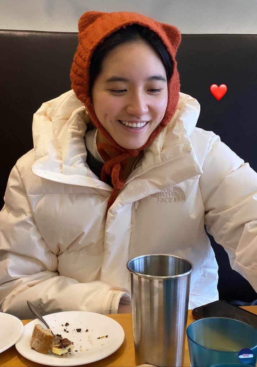 BaseXrg's tweet photo. Herin jadi ninja banget ya sekarang T.T udah jarang update di IG. Kalo update story, jarang keliatan wajahnya. Dia lagi proses edit video terbaru Youtube nya kan?? Ga sabarrr. Kangen Herin, beneraaan https://t.co/hCv7QKUXDo