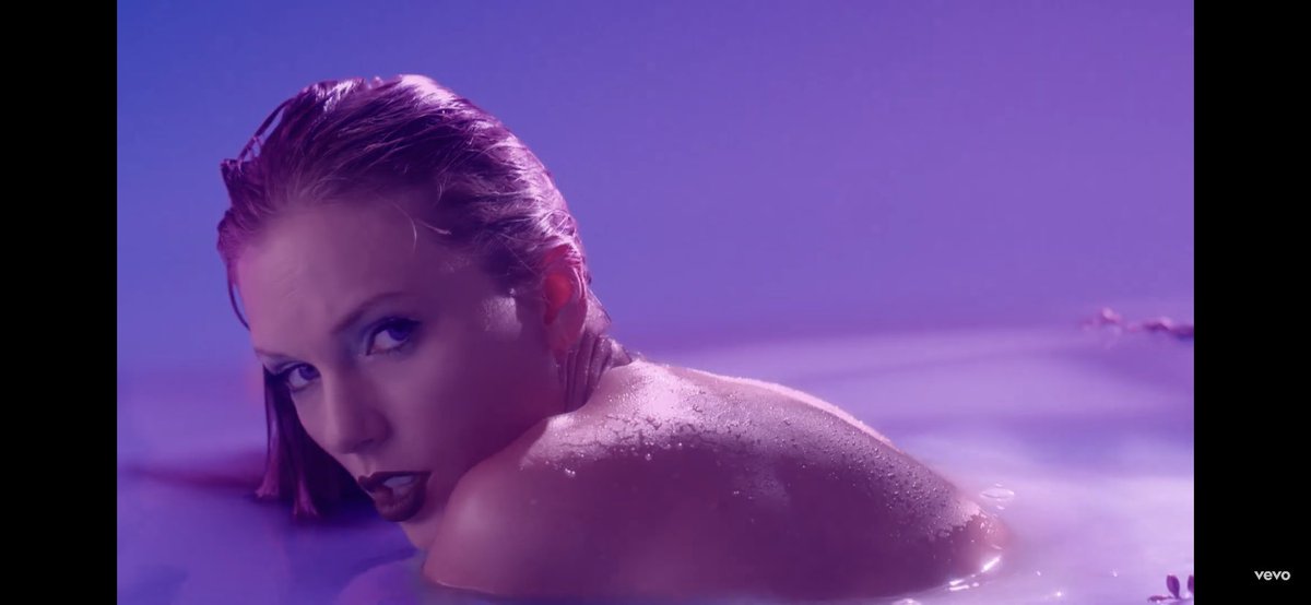 Taylor Swift in the lavender pool is the hottest thing i’ve seen today