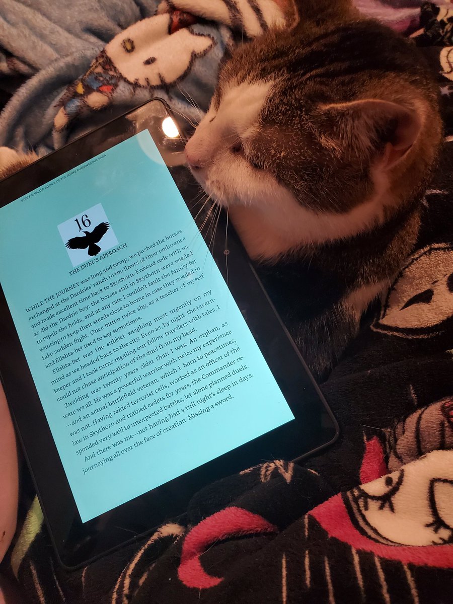 Kemeah520's tweet photo. #currentlyreading #iggleworms #highfaehoe #cat https://t.co/fbLHPGIvii