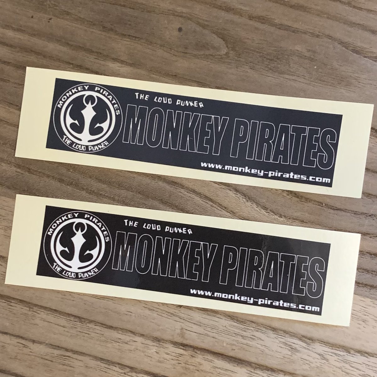 AKI_Bass73's tweet photo. 明日明後日数枚物販に置く予定なので宜しかったら是非!!!
<MONKEY PIRATES>
⚫︎Gorilla ¥1000(税込)
⚫︎Kong:ER ¥1000(税込)
⭐︎ステッカー付き
※売り上げは全て災害復興支援団体に寄付します。
※バンド物販で売れた場合は売り上げの半分をバンド、残り半分を寄付します。
#monkeypirates https://t.co/3DmZiLJl5Z