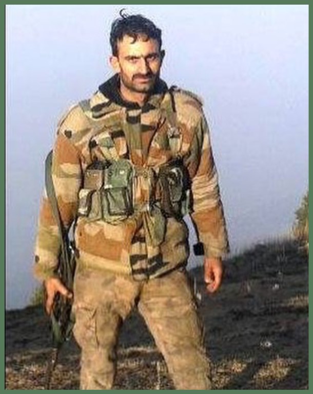 MajorSaurabhSh3's tweet photo. Join me in paying homage to HEAD CONSTABLE SANJEEVAN KUMAR || JK POLICE || SHAURYA CHAKRA || who immortalized himself on this day in 2015 fighting terrorists at Tral in Kashmir.    #JoinIndianArmy #joinindiannavy #Joinindianairforce #ssbinterview #ssbaspirants #ssbtips https://t.co/11rjUOOeT8