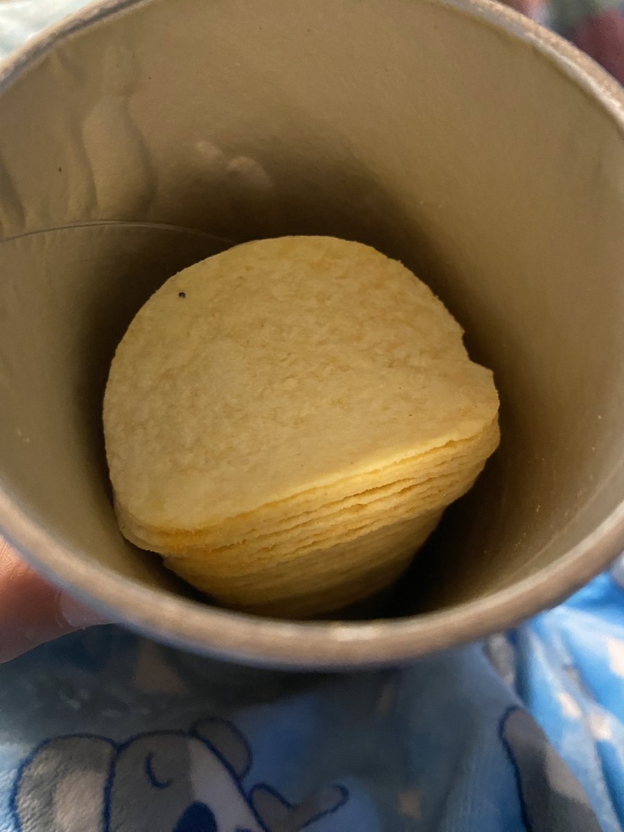 DestinyMarie_'s tweet photo. @Pringles i just opened these and they’re missing the flavor!!! 😭 https://t.co/9HrugM3cHb