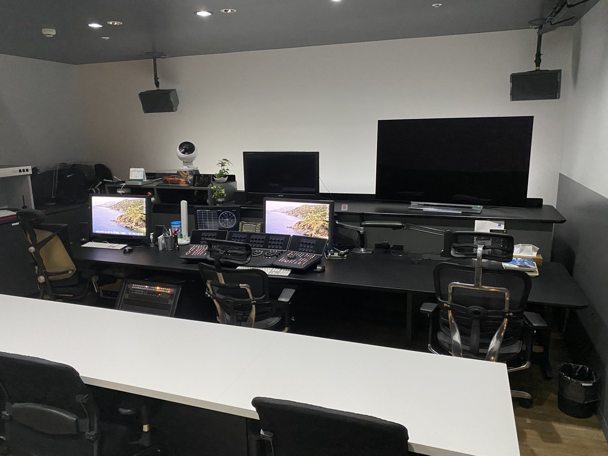 QuadraInc's tweet photo. 💻グループ紹介:PTHREE💻
#PTHREE はテレビCMを中心に、編集や音の仕上げ作業を担うポストプロダクション業務を行っています📺
クアドラの映像案件はPTHREEで編集などを行うこともあります!
洗練されたデザイン、高品質でクリエイティブな映像作品が作れるスタジオです✨
#ポスプロ #映像編集 https://t.co/fX1Y88x1Wc