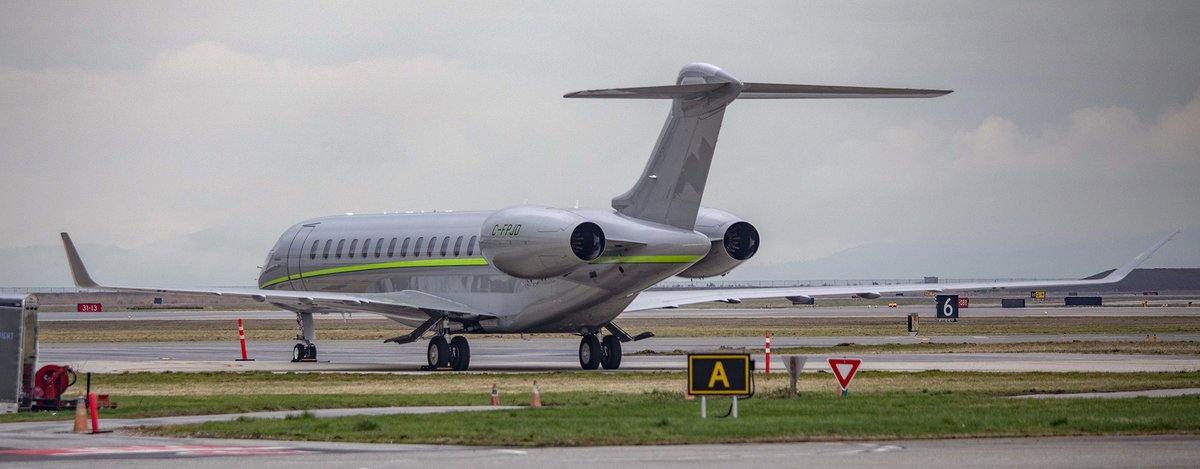 Kent_YVR's tweet photo. A variety of aircraft around @yvrairport last weekend - 2 X @BoeingAirplanes #787, #DHC3T Turbo Beaver, @bombardierjets #Global7500 π #yvrspotters #avgeek #Vancouver https://t.co/tXXI4ZEoE6