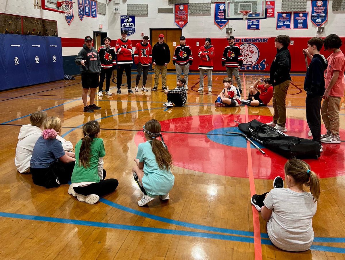 louisvillehkyd1's tweet photo. Thank you @tullyelemjcps for having us help run one of your ball hockey practices! We had a blast and made some new friends! Let’s grow the game!

#GoCards🏒 https://t.co/ZVDywrSeQf