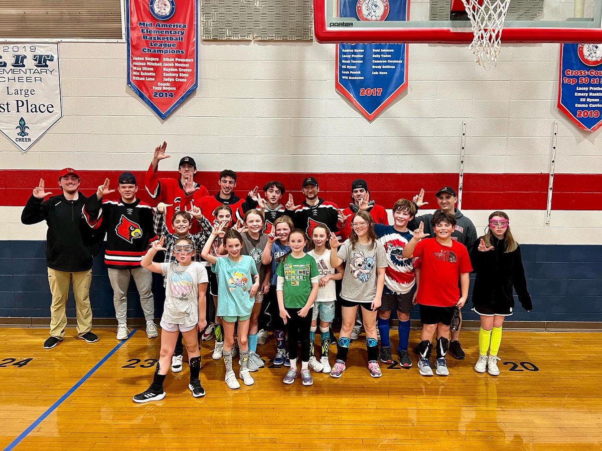 louisvillehkyd1's tweet photo. Thank you @tullyelemjcps for having us help run one of your ball hockey practices! We had a blast and made some new friends! Let’s grow the game!

#GoCards🏒 https://t.co/ZVDywrSeQf