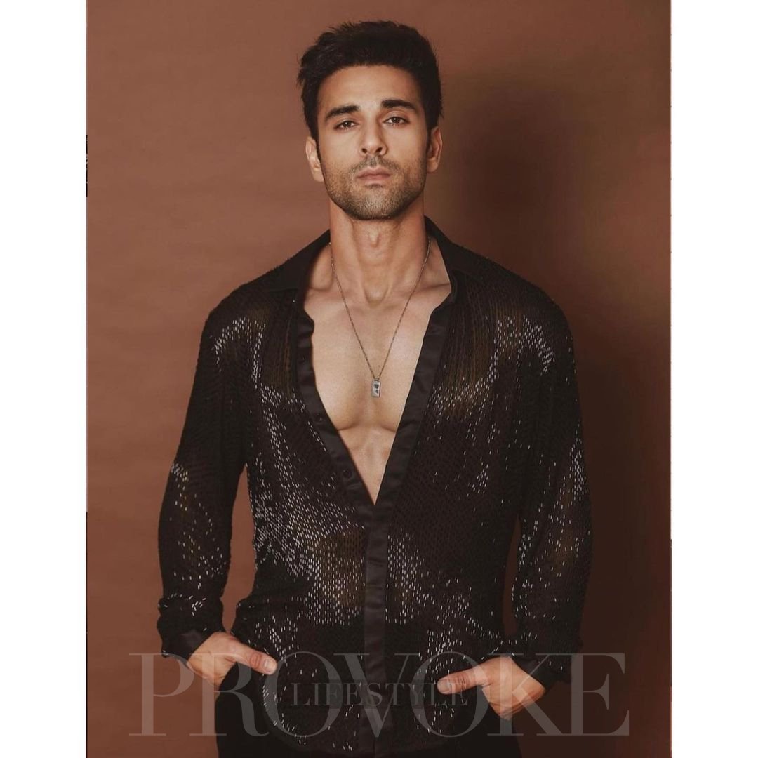provoke_social's tweet photo. @pulkitsamrat captures the moment and the attention of everyone in Rohit Gandhi Rahul Khanna's embellished shirt.
#Pulkitsamrat #CelebStyle #EveningFits #MensFashion #BollywoodFashion #EmbellishedShirts #Luxe #Rohitgandhirahulkhanna #RGRK #stayprovoked #provokelifestyle https://t.co/Es6TNs1Zfk