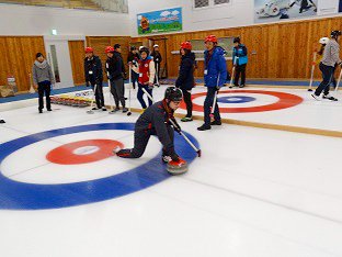 kitamisiyakusyo's tweet image. 北見に住む外国人青年と日本人青年の方向けに、令和4年度『北見市青年国際交流～カーリング体験～』を実施します。カーリングを通して青年同士の国際交流をしませんか？🥌
詳細は下記ホームページをご覧ください。
city.kitami.lg.jp/administration…

#北見市公式Twitter  #kitami #国際交流 #カーリング