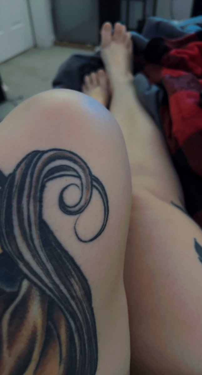 LondonLux_'s tweet photo. Come kiss mommys toes💋 #footfetish #mommydom #mommyson #mommyisawhore #footjob https://t.co/u9ABpiUk8l