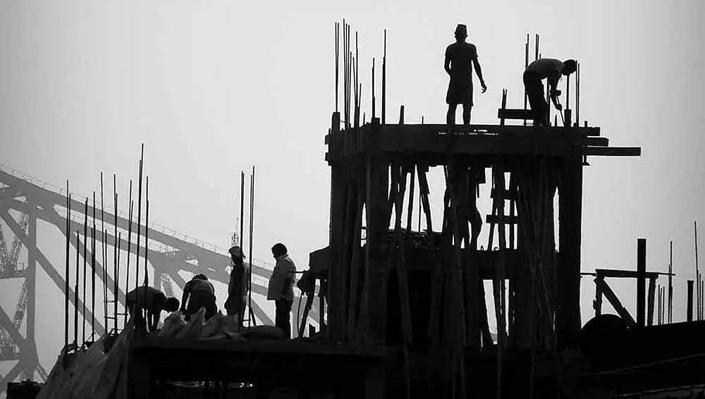 tamilmarxorg's tweet photo. இந்தியாவில் அதிகாரிக்கும் தினக்கூலி தொழிலாளர்கள் தற்கொலை - காரணம் என்ன?!
கடந்த மாநிலங்களவைக் கூட்டத்தொடரில், இந்தியாவில் இருக்கும் தற்கொலைகள் குறித்து தேசிய குற்ற ஆவண காப்பகத்தின் (National Crime Record Bureau) தரவுகள் வெளியிட்டது.
#Unorganized_labour #E_SHRAM 1/8 https://t.co/9Vn1PoqupI