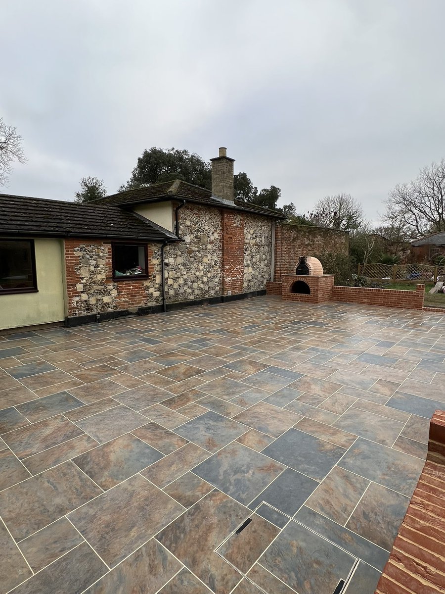 jdma_paving's tweet photo. Completed photos of a new @BradstoneUK porcelain patio recently completed in #suffolk Bradstone Vetusto in dune, along with new garden wall and bespoke pizza oven #bradstone #porcelain #bricklayer #suffolk #coast #jdma #eastanglia https://t.co/e3Oti9aoBu