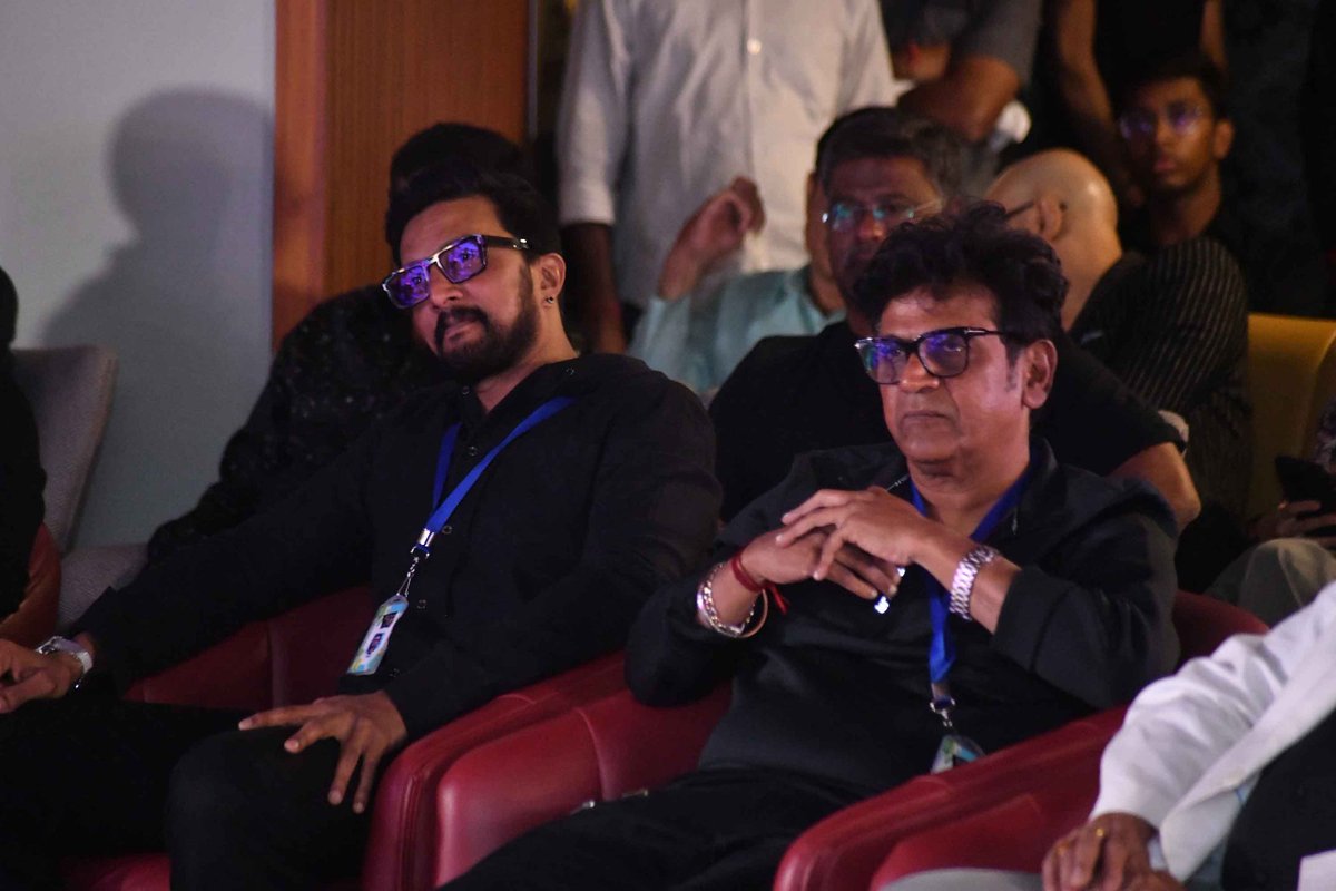 PoojaSuniramana's tweet photo. Dr Shivrajkumar & Kiccha Sudeep at the KCC season 3 auction.
@NimmaShivanna @KicchaSudeep
#Shivanna #DrShivarajkumar #KicchaSudeep𓃵 #KicchaBOSS𓃵 #kiccha #KicchaSudeepa #KCC #KCC3 #KCCAuction https://t.co/yDOWAuk1Cj