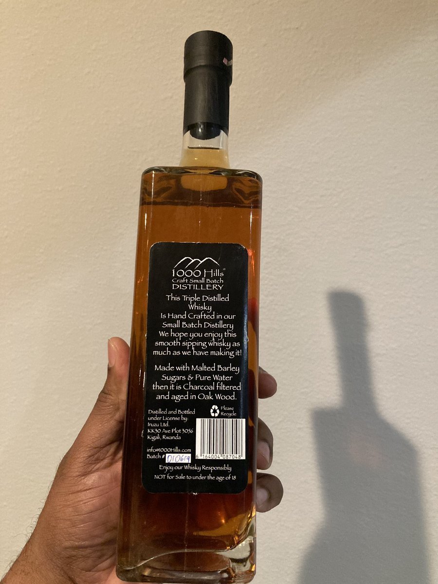chilumba's tweet photo. My buddy Stephane ( #StayFun ) brought me some goodies.
1000 Hills Rwandese #Whisky!
This should be a fun sip! https://t.co/3XWy4BWYnO