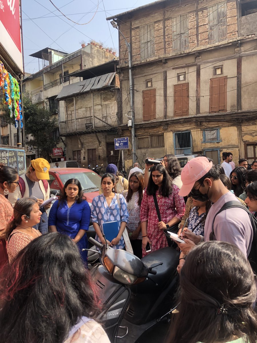 FLAMEUniversity's tweet photo. A guided heritage walk was organized for the third-year undergraduate and FLAME Scholars Program students under the courses Urban Sociology and Urban Studies, respectively.

#FLAMEUniversity #ExperientialLearning #HeritageWalk https://t.co/3SHBzz5Vgc