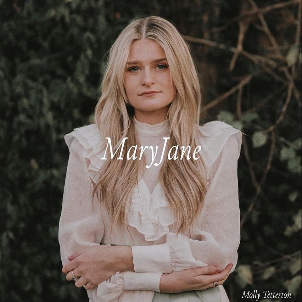ccplaylist_'s tweet photo. North Carolina native and @BelmontUniv student @MollyTetterton_ is the female country singer-songwriter you need to hear!  She’s bringing her own unique style of country music and we’re absolutely loving it!

Her new single “MaryJane” released on Friday and y’all go listen up! https://t.co/K00dC3AFSI