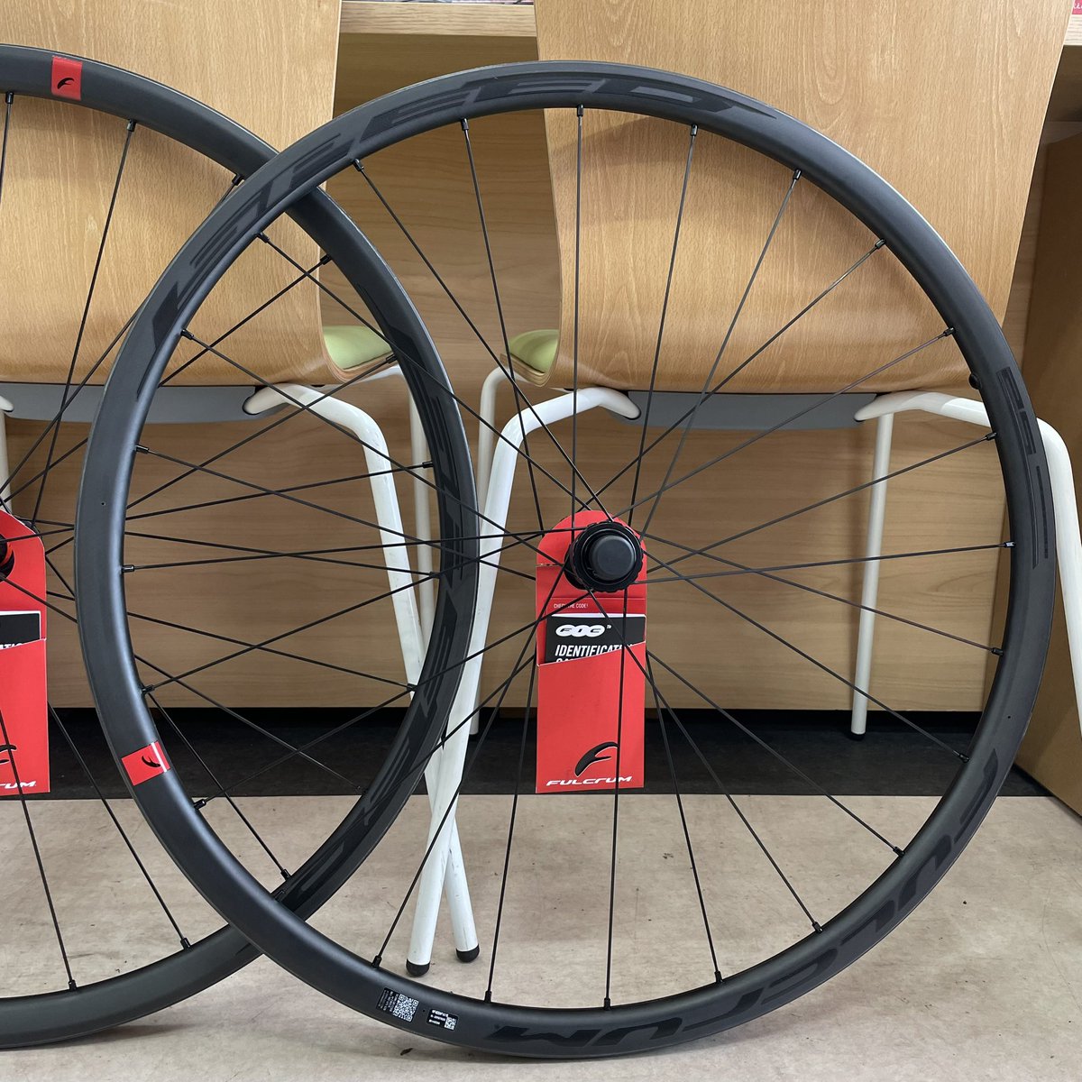 elitecycleworks's tweet photo. 飛び道具入荷！

#fulcrumspeed25db
#fulcrumwheels https://t.co/uLwrWL2uhG