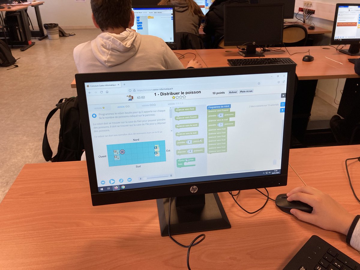 mathematwitt's tweet photo. 25 élèves de la 6e à la 3e se sont qualifiés pour le premier tour du concours algoréa. Ils avaient à résoudre, durant 45 minutes, des défis de programmation. https://t.co/Cd3vTvqEPg