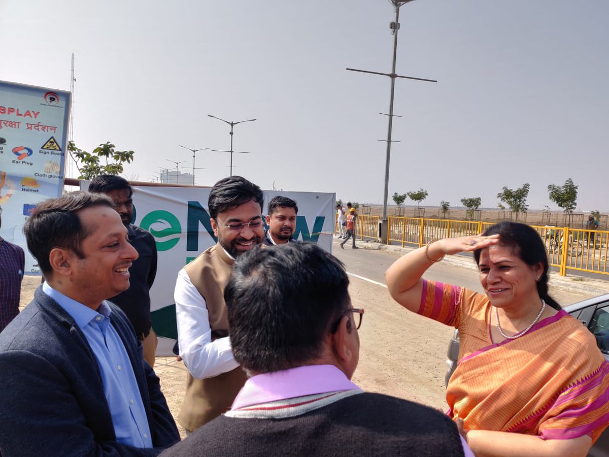 DholeraOfficial's tweet photo. Smt. @SumitaDawra, IAS, Special Secretary (Logistics), @DPIITGoI, @DoC_GoI and CEO &amp; MD, @nicdc01 along with Shri @AChaudhary01, Vice President - Corporate Affairs, @nicdc01 reviewed the Renew Power Plant at the Activation area of #DholeraSIR https://t.co/ZLFktjGGWO