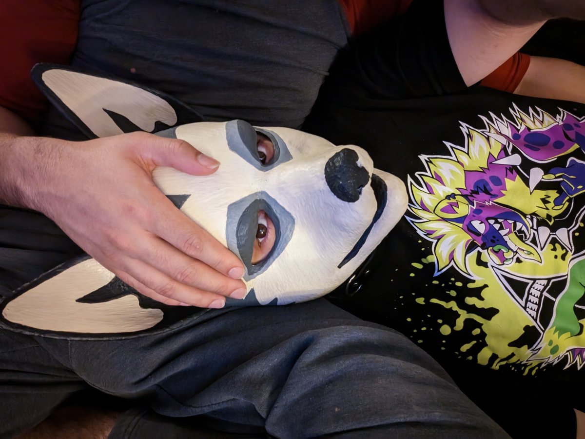 Good boys get all the pets 🥰🐺