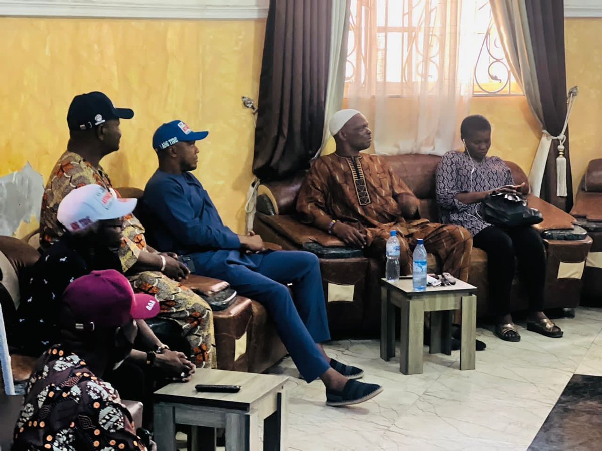 Aderinokunmedia's tweet photo. The Peoples’ Democratic Party campaign gained more ground in Obafemi-Owode Local Government Area on Thursday when incoming Senator for Ogun Central, Chief Olumide Aderinokun toured Lufuwape, Mowe, Ibafo, Magboro and Ofada areas. https://t.co/okM5POiwPf