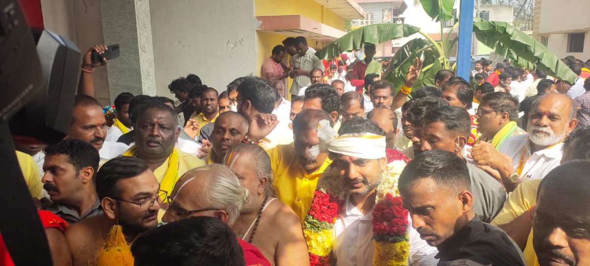 anigalla's tweet photo. YuvaGalam.
India's biggest PadaYatra.
400 days, 4000 kms.
#YuvaGalamPadayatra https://t.co/DKD6XNHRx6