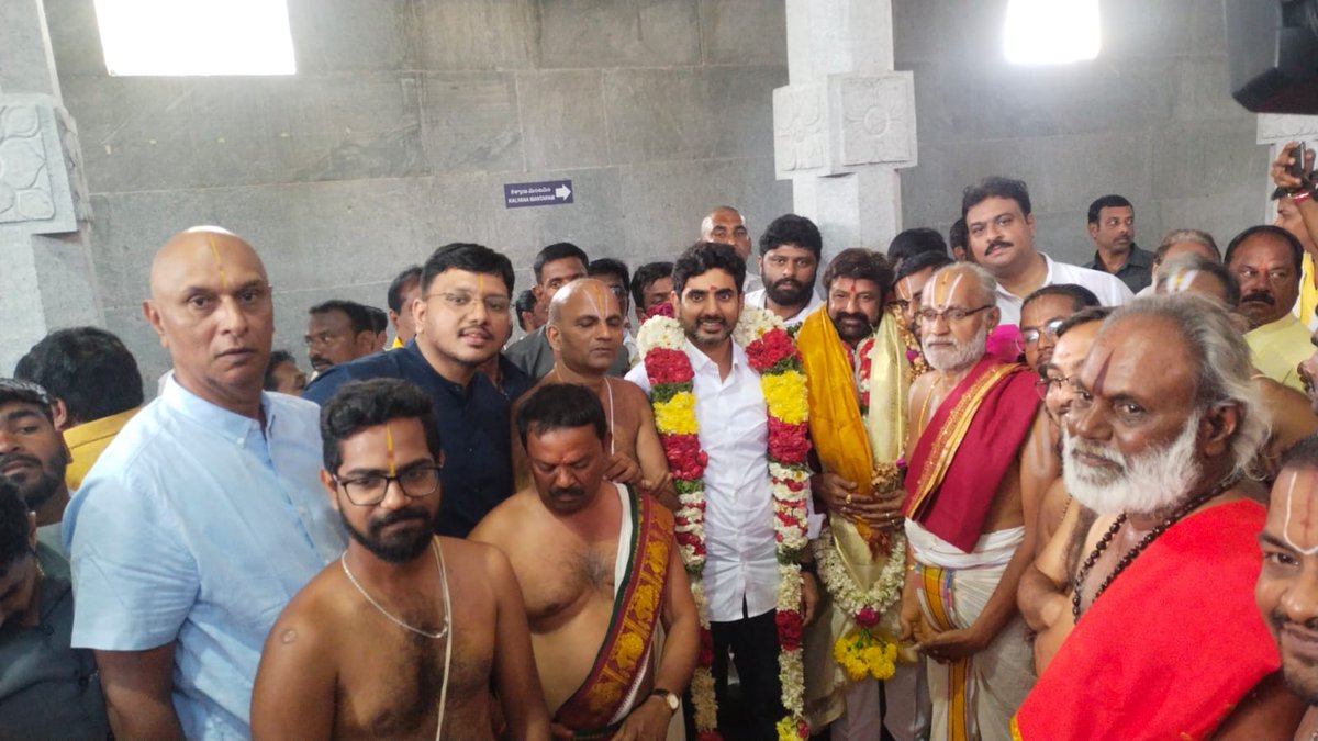 anigalla's tweet photo. YuvaGalam.
India's biggest PadaYatra.
400 days, 4000 kms.
#YuvaGalamPadayatra https://t.co/DKD6XNHRx6