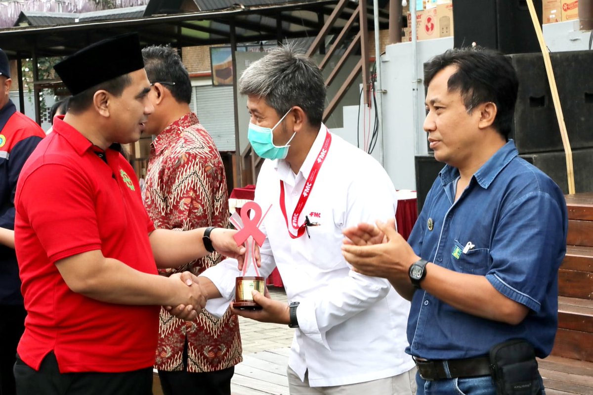PanturaUpdates's tweet photo. Kalangan industri pun dirangkul Wagub Jateng  Gus Yasin untuk memberi perhatian pada pekerja perempuannya yang tengah hamil.
 #GusYasin #PanglimaSGN
#SantriGayengNusantara 
#WagubJateng #TajYasinMZ
@TajYasinMZ https://t.co/QQi7Th4krT