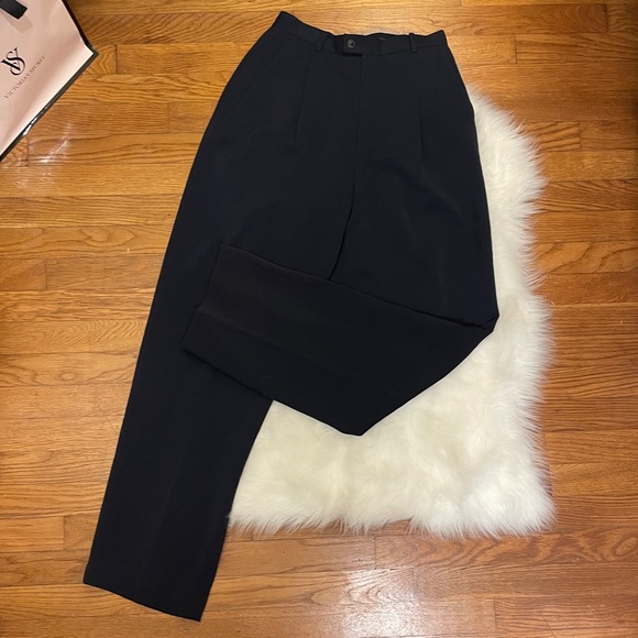 volnayD's tweet photo. So good I had to share! Check out all the items I'm loving on @Poshmarkapp #poshmark #fashion #style #shopmycloset #levis #eddiebauer #ralphlauren: https://t.co/vlmYrdQ1Jo https://t.co/EhKafSjSlF